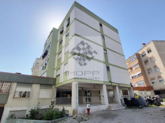 Apartamento para arrendar em Largo António Aleixo Odivelas