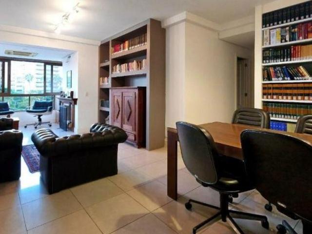 Apartamento para comprar no Moinhos de Vento com 2 dormitórios 1suíte