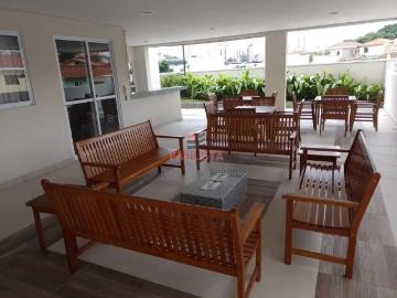 Apartamento para locação com 3 dormitórios, sendo 1 suíte, e 2 vagas de garagem, localizado no bair