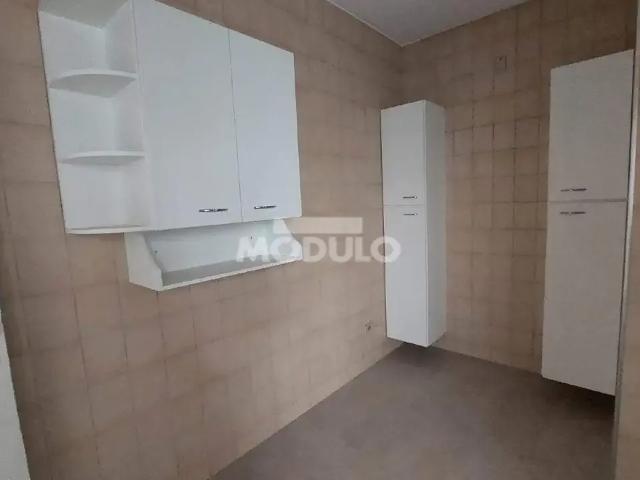Apartamento para Locação em Uberlândia/MG Centro 4 Quartos