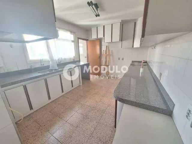Apartamento para Locação em Uberlândia/MG Fundinho 5 Quartos