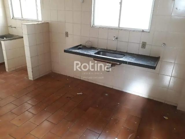 Apartamento para Locação em Uberlândia/MG Presidente Roosevelt 2 Quartos
