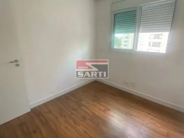 Apartamento para locação em andar alto com sacada com piso laminado 2 dormitórios e 1 vaga