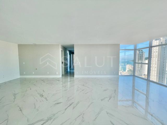 Apartamento para Locação em Balneário Camboriú/SC Centro 3 Quartos