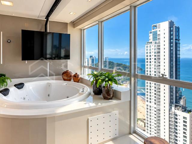 Apartamento para Locação em Balneário Camboriú/SC Centro 4 Quartos