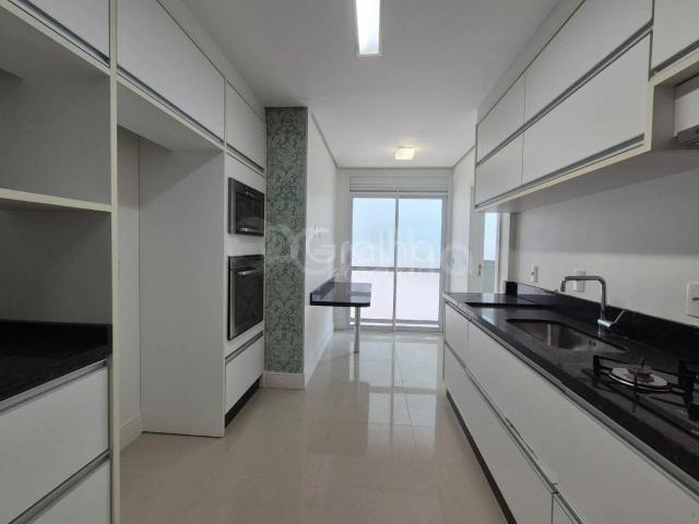Apartamento para Locação em Florianópolis/SC Beira Mar 3 Quartos