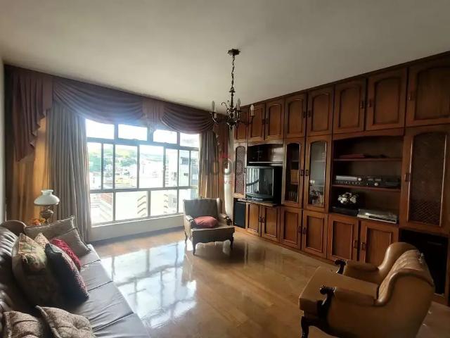 Apartamento para Locação em Juiz de Fora/MG Centro 4 Quartos