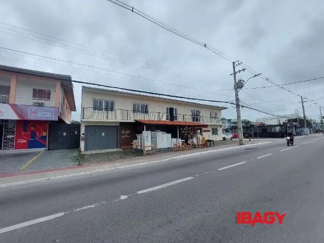 Apartamento para Locação em Palhoça/SC Centro 3 Quartos