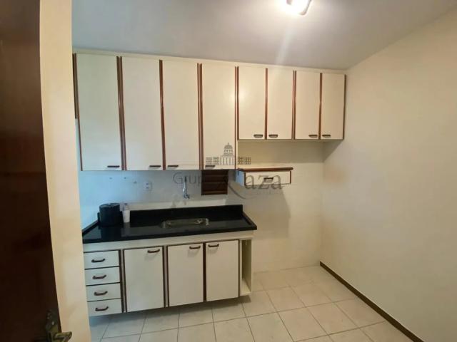 Apartamento para Locação em São José dos Campos/SP Jardim das Indústrias 3 Quartos