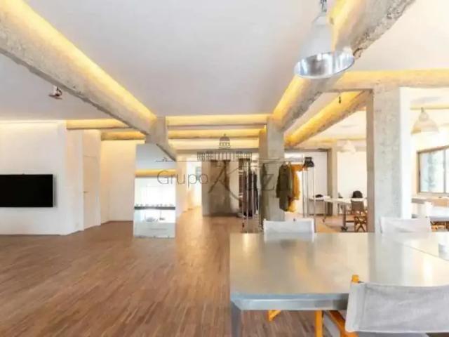 Apartamento para Locação em São Paulo/SP Jardim Europa 2 Quartos