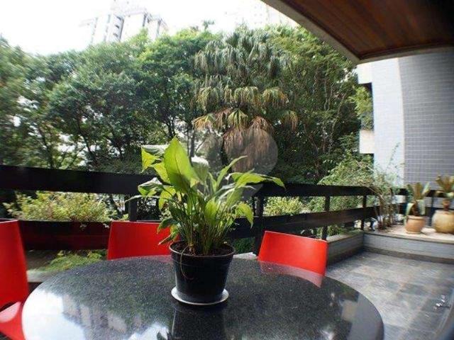 Apartamento para Locação em São Paulo/SP Moema 4 Quartos