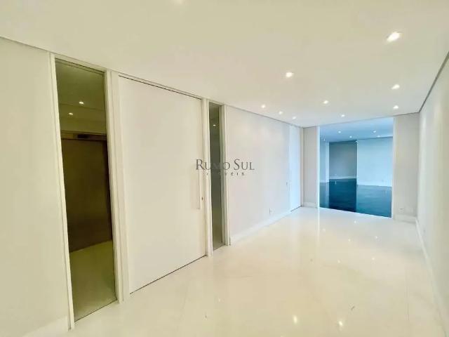 Apartamento para Locação em São Paulo/SP Santo Amaro 5 Quartos