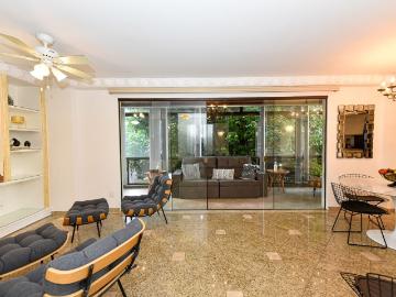 Apartamento para locação na quadra da praia de Leblon