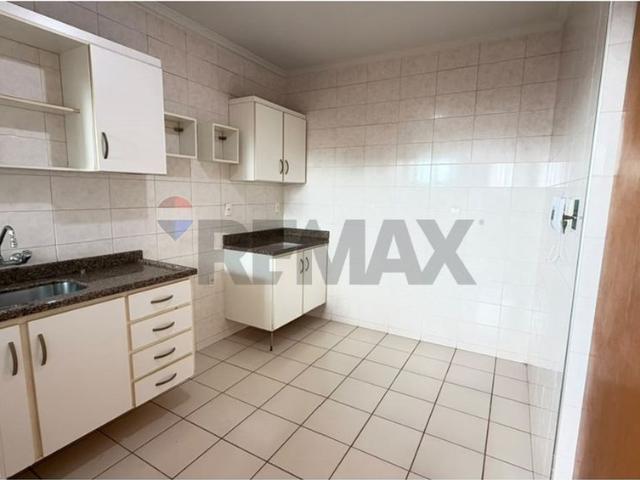 Apartamento para locação no Edifício Antares, 3 quartos, sendo 1 suíte e 2 vagas de garagem