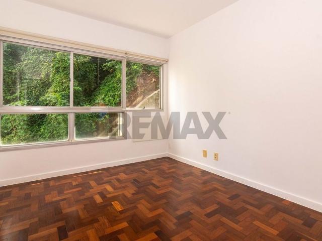 Apartamento para locação no Leblon reformado com 4 quartos