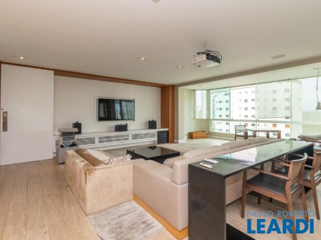 Apartamento para Venda ou Locação em Alto De Pinheiros, São Paulo, SP