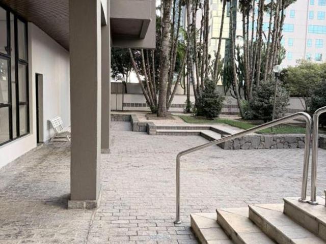 Apartamento para Venda e Locação em Alphaville