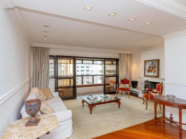 Apartamento para venda em Moema com 4 quartos, sendo 3 suítes, 155m²