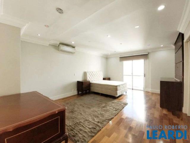 Apartamento para Venda em Barueri/SP Alphaville 3 Quartos