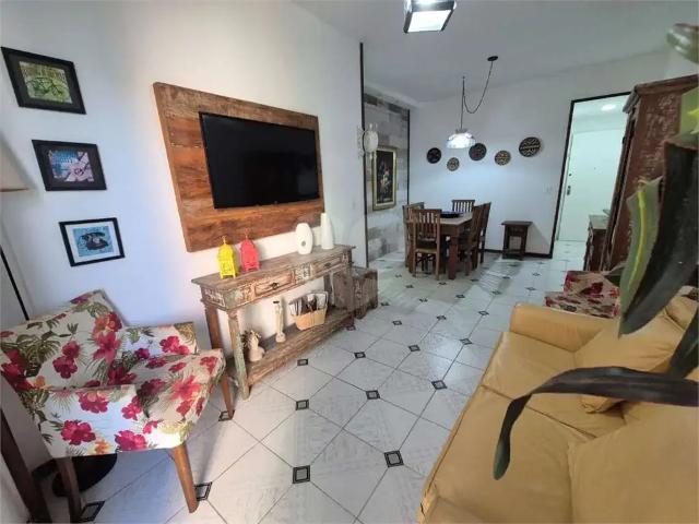 Apartamento para Venda em Cabo Frio/RJ Centro 3 Quartos