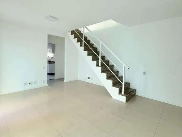 Apartamento para Venda em Cabo Frio/RJ Passagem 3 Quartos