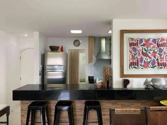 Apartamento para Venda em Cabo Frio/RJ Praia do Forte 3 Quartos