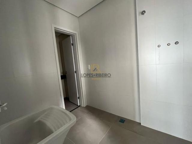 Apartamento para venda em Centro de 132.57m² com 3 Quartos, 3 Suites e 3 Garagens