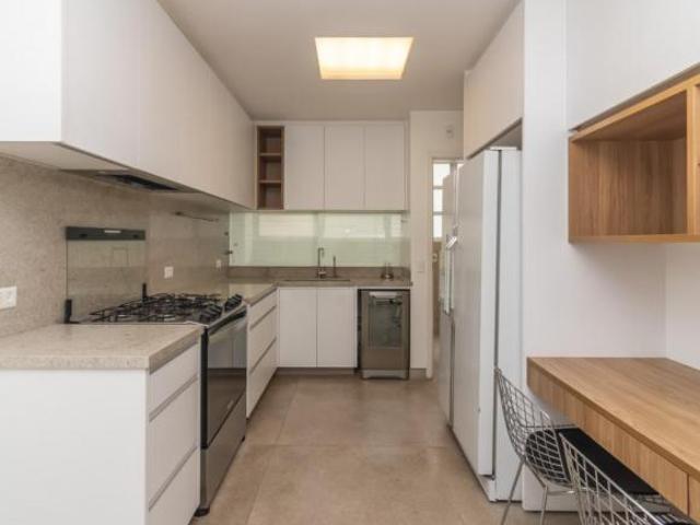 Apartamento para venda em Cerqueira César com 3 quartos, sendo 1 suíte, 213m²