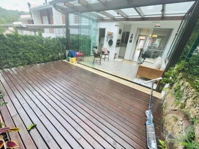 Apartamento para Venda em Florianópolis, Sambaqui, 3 dormitórios, 1 suíte, 3 banheiros, 2 vagas