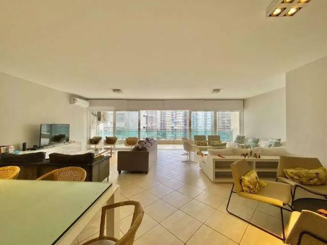 Apartamento para Venda em Guarujá/SP Pitangueiras 4 Quartos
