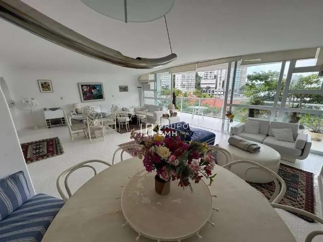 Apartamento para Venda em Guarujá/SP Pitangueiras 4 Quartos
