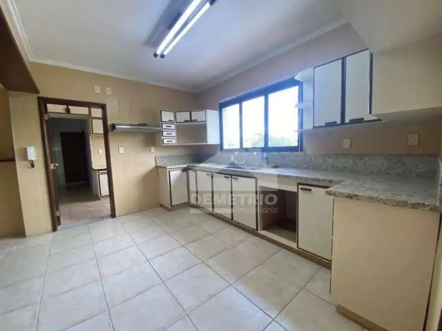 Apartamento para Venda em Guaratinguetá/SP Centro 4 Quartos