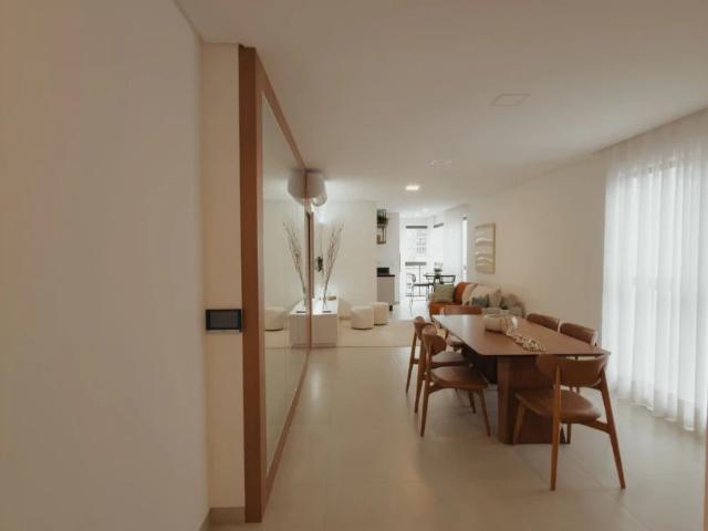 Apartamento para Venda em Itapema/SC Meia Praia 2 Quartos