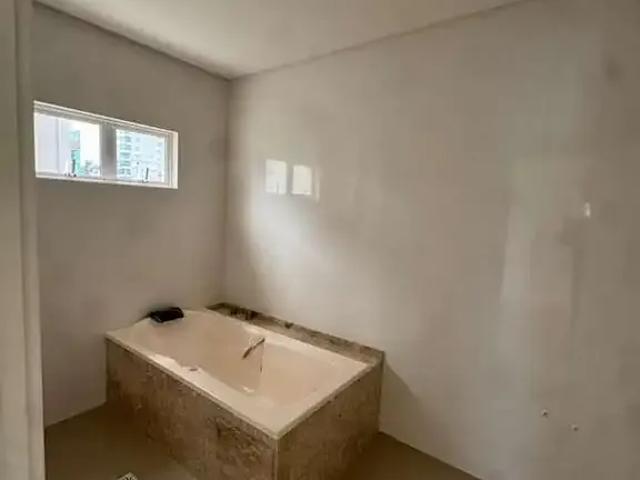 Apartamento para Venda em Itapema/SC Meia Praia 3 Quartos
