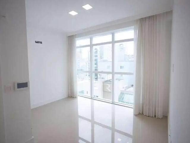 Apartamento para Venda em Itapema/SC Meia Praia 3 Quartos