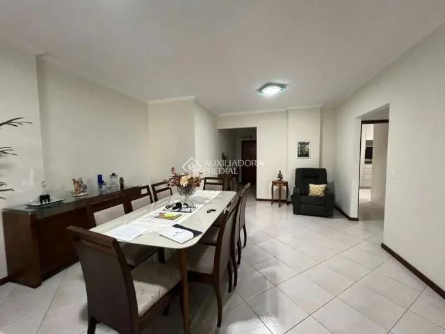 Apartamento para Venda em Itapema/SC Meia Praia 3 Quartos