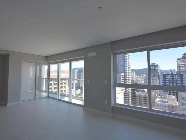 Apartamento para Venda em Itapema/SC Meia Praia 3 Quartos