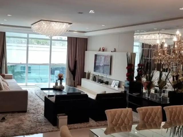 Apartamento para Venda em Itapema/SC Meia Praia 4 Quartos