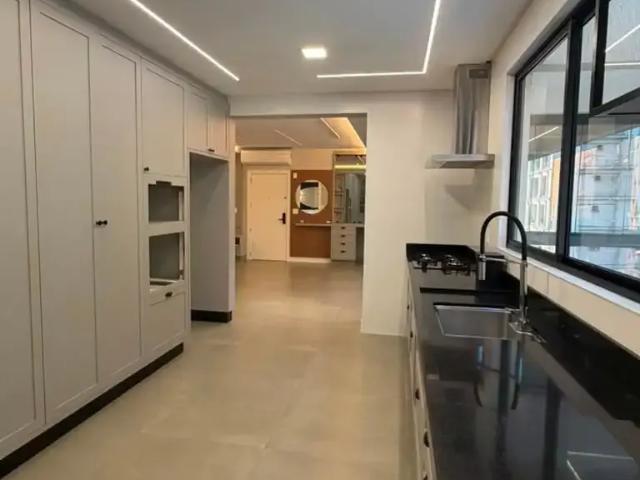 Apartamento para Venda em Itapema/SC Meia Praia 4 Quartos