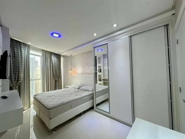 Apartamento para Venda em Itapema/SC Meia Praia 4 Quartos