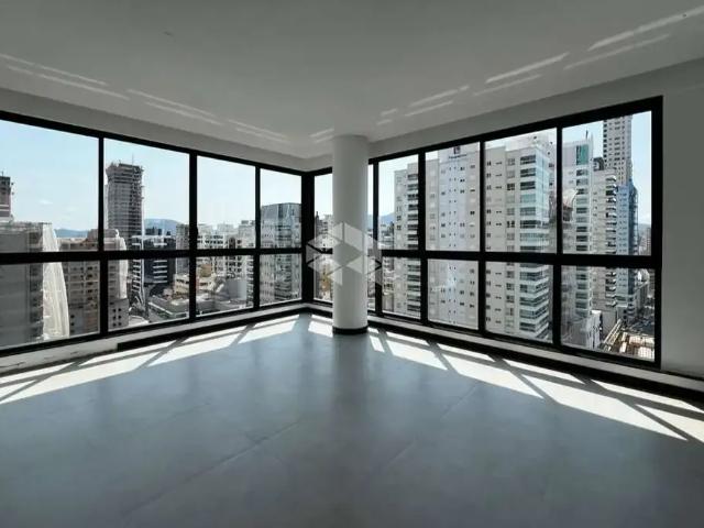 Apartamento para Venda em Itapema/SC Meia Praia 4 Quartos