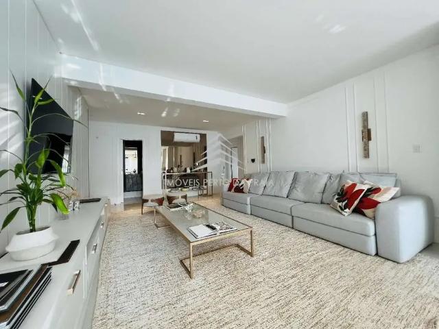 Apartamento para Venda em Itapema/SC Meia Praia 4 Quartos