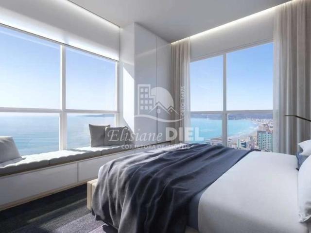 Apartamento para Venda em Itapema/SC Meia Praia 4 Quartos