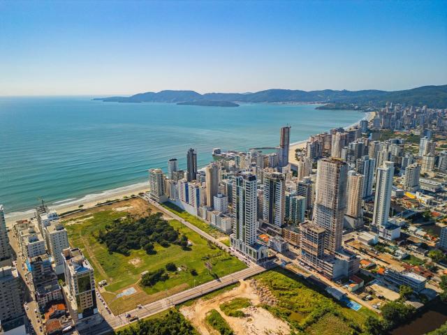 Apartamento para Venda em Itapema/SC Meia Praia 4 Quartos