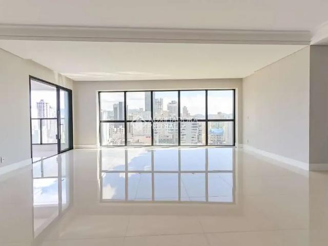 Apartamento para Venda em Itapema/SC Meia Praia 4 Quartos