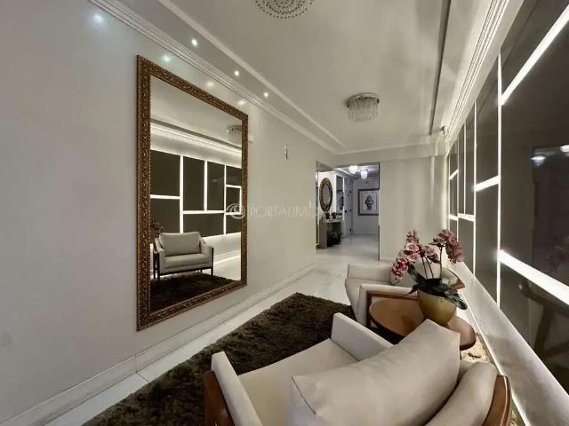 Apartamento para Venda em Itapema/SC Meia Praia 4 Quartos