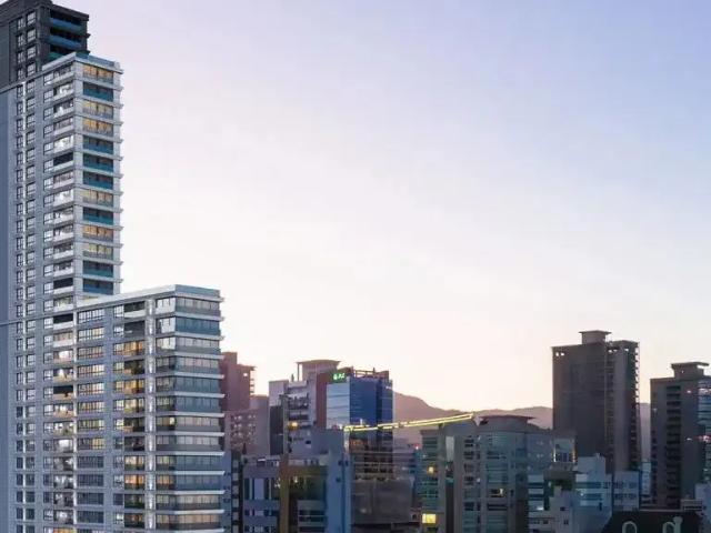 Apartamento para Venda em Itapema/SC Meia Praia 4 Quartos