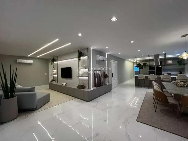 Apartamento para Venda em Itapema/SC Meia Praia 5 Quartos
