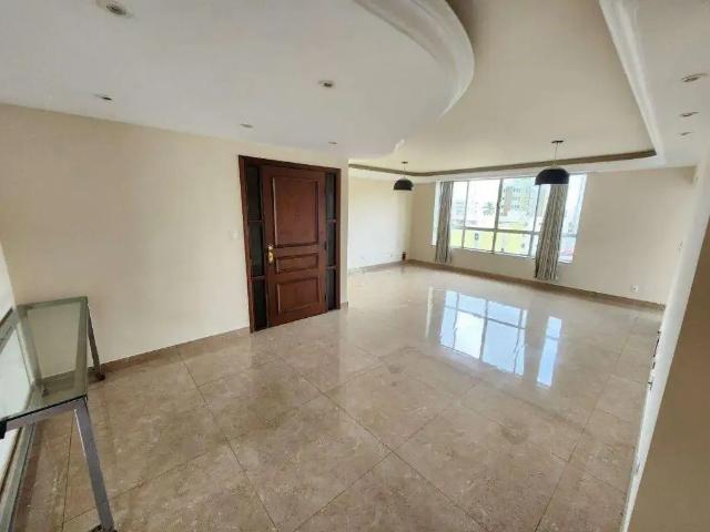 Apartamento para Venda em Londrina/PR Centro 5 Quartos