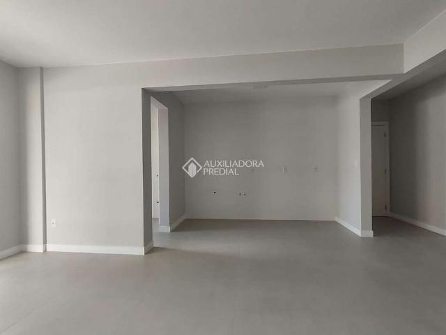Apartamento para Venda em Palhoça/SC Centro 3 Quartos